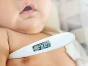 bebé con fiebre