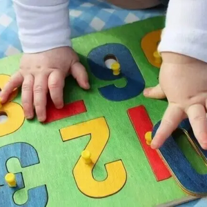 Cómo estimular la motricidad fina Juego para desarrollar la motricidad fina en bebés de 12 a 24 meses.