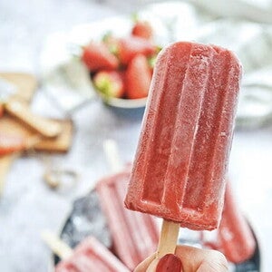Deliciosas paletas con frutillas