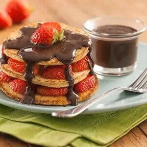 Panqueques con salsa de chocolate de ASCENDA