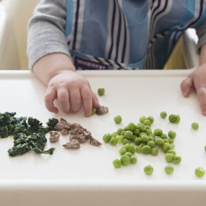 Tu guía para comenzar a darle a tu bebé alimentos sólidos Tu guía para comenzar a darle a tu bebé alimentos sólidos