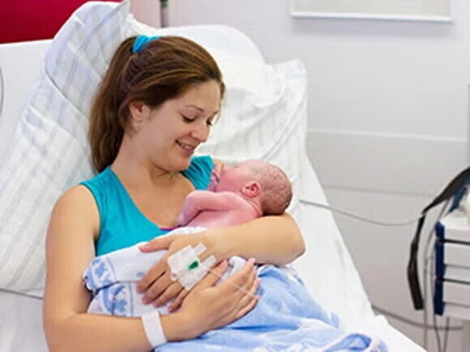 Cordón umbilical y sus cuidados Madre con recién nacido